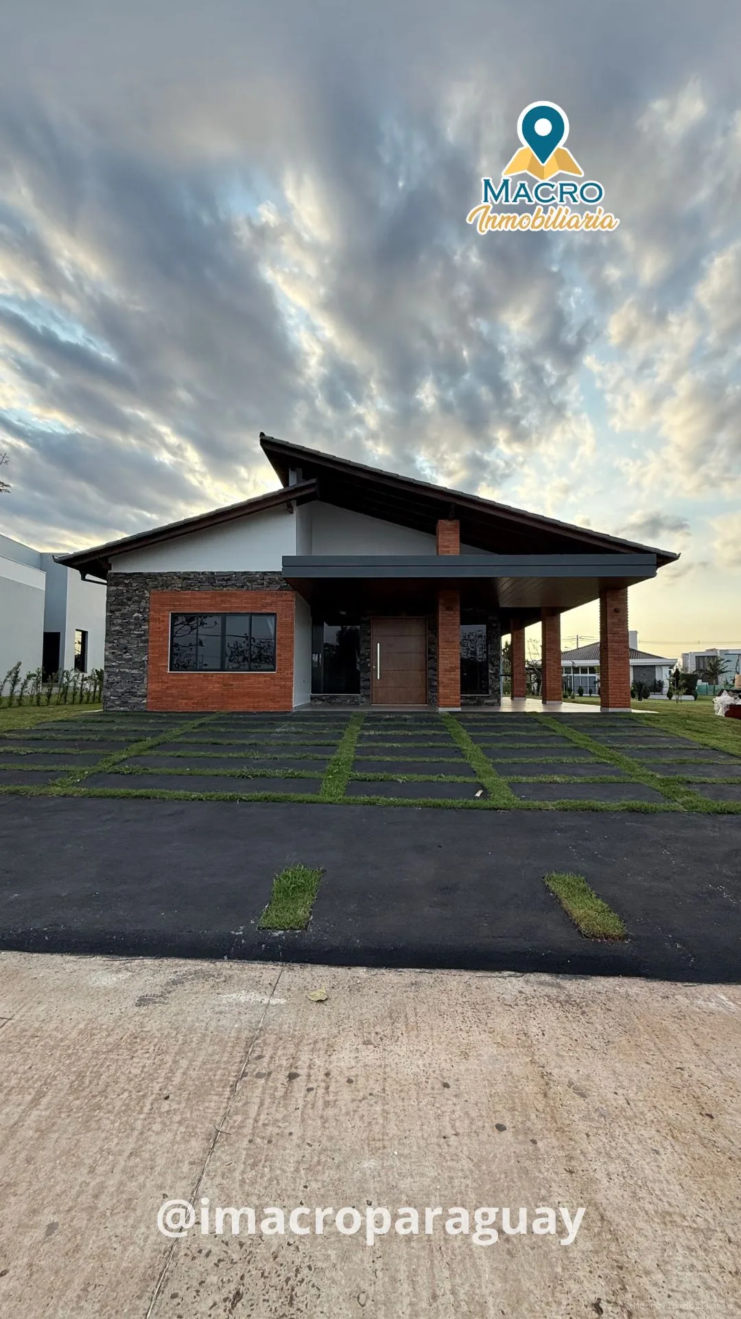 Residencia con Piscina Privada - Costa del Lago